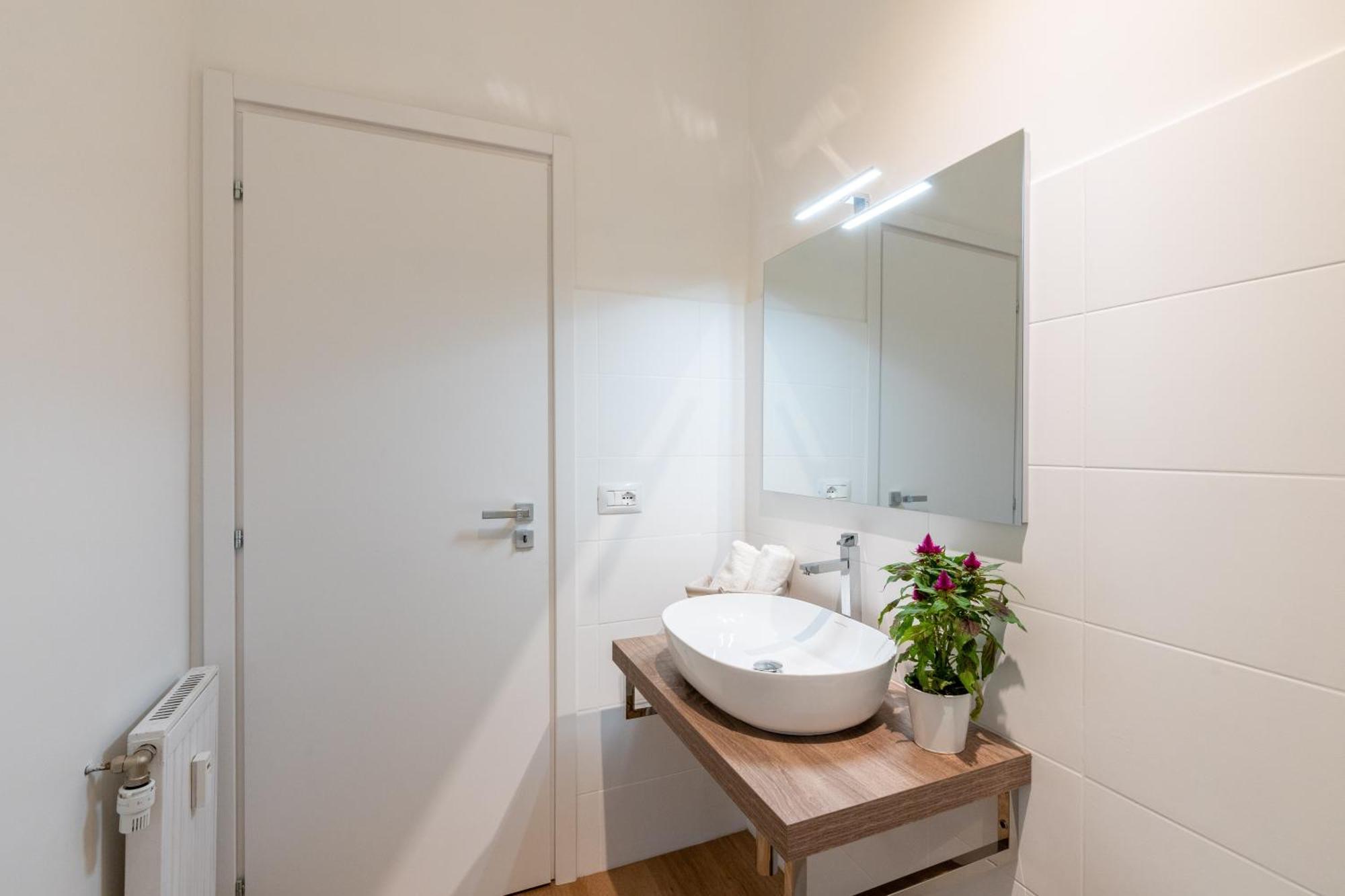 Vatican Oasis - Free Parking, 4-6 Pax, 2 Bedrooms *